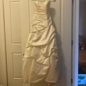 Ivory Yvonne bridal wedding dress size 6 great condition